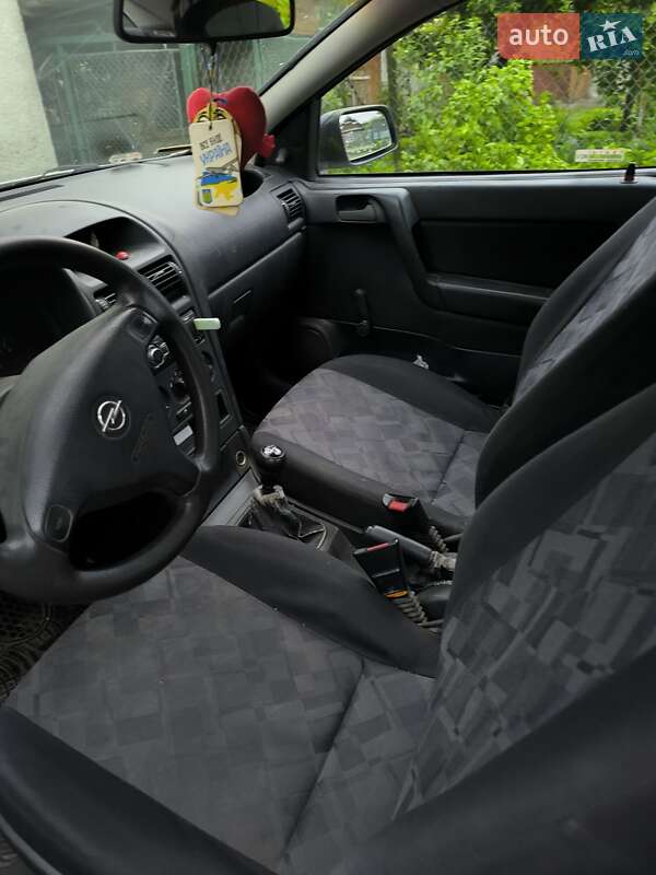 Седан Opel Astra 2000 в Львове