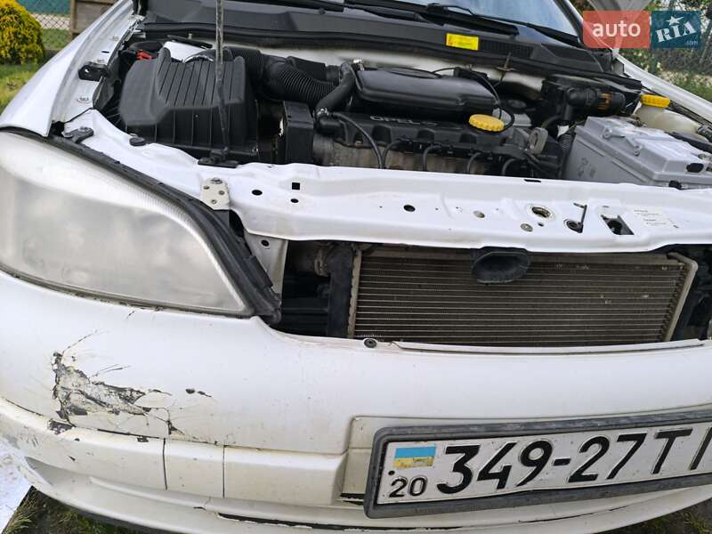 Седан Opel Astra 2000 в Львове