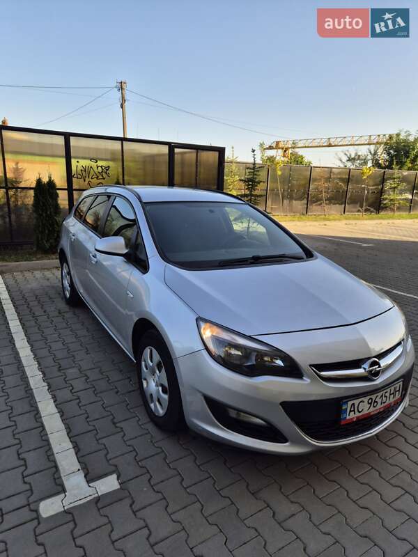 Універсал Opel Astra 2012 в Луцьку