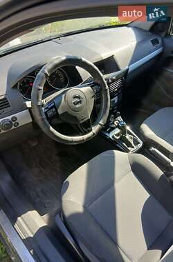 Универсал Opel Astra 2010 в 