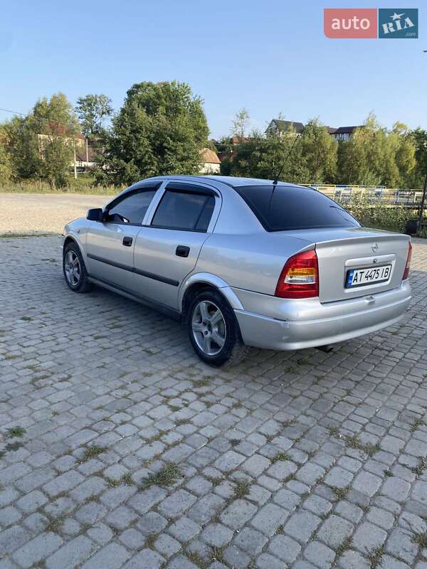 Седан Opel Astra 2000 в Надворной