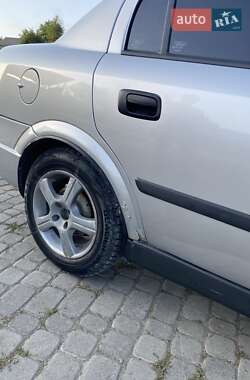 Седан Opel Astra 2000 в 