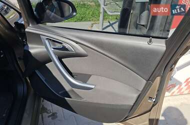 Седан Opel Astra 2012 в 