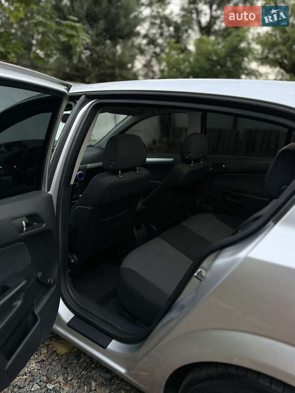 Хэтчбек Opel Astra 2005 в Львове фото 9 Хэтчбек Opel Astra 2005 в Львове