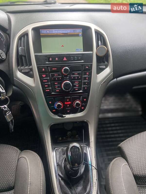 Универсал Opel Astra 2012 в Калуше