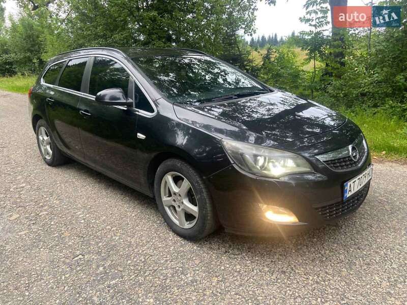 Универсал Opel Astra 2012 в Калуше