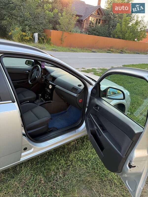 Универсал Opel Astra 2010 в Киеве