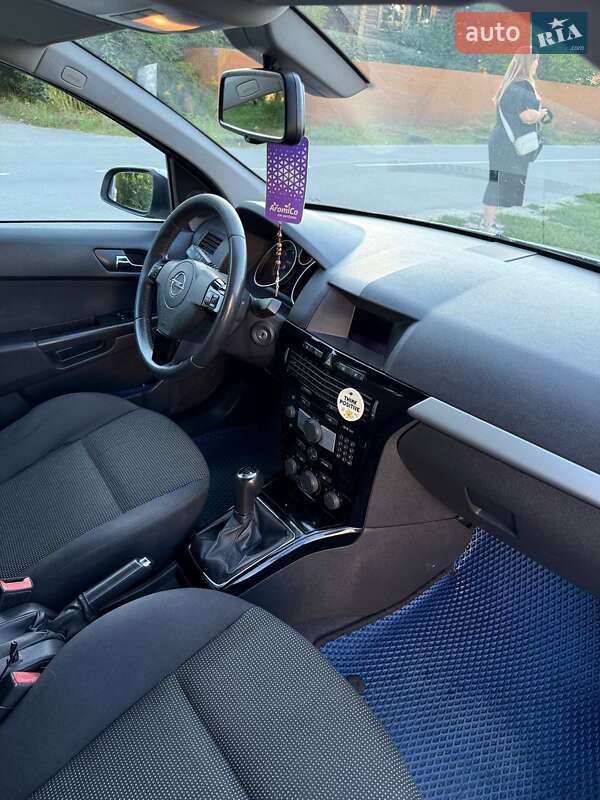 Универсал Opel Astra 2010 в Киеве