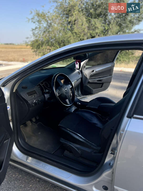 Хэтчбек Opel Astra 2004 в Днепре