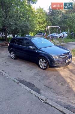 Універсал Opel Astra 2010 в Житомирі