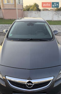 Хэтчбек Opel Astra 2010 в 