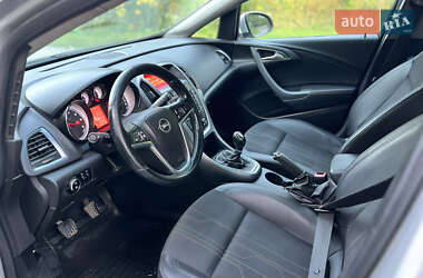 Универсал Opel Astra 2013 в 