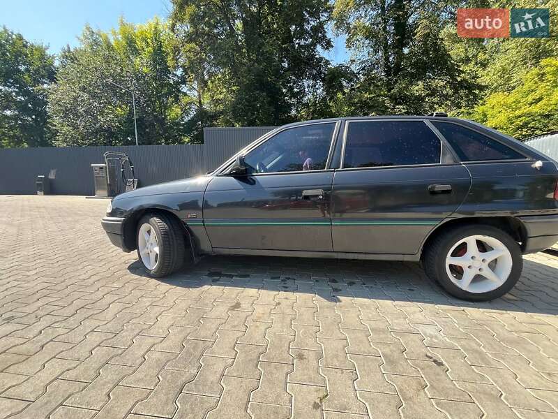 Хэтчбек Opel Astra 1993 в Дрогобыче