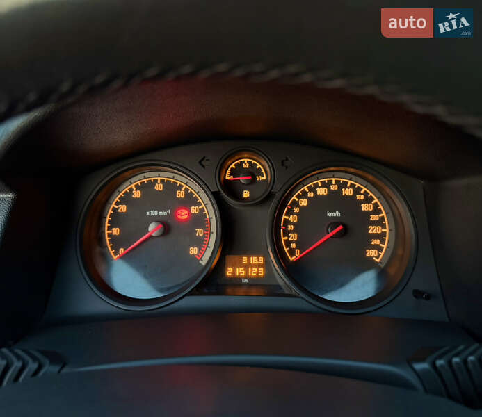 Універсал Opel Astra 2010 в Луцьку