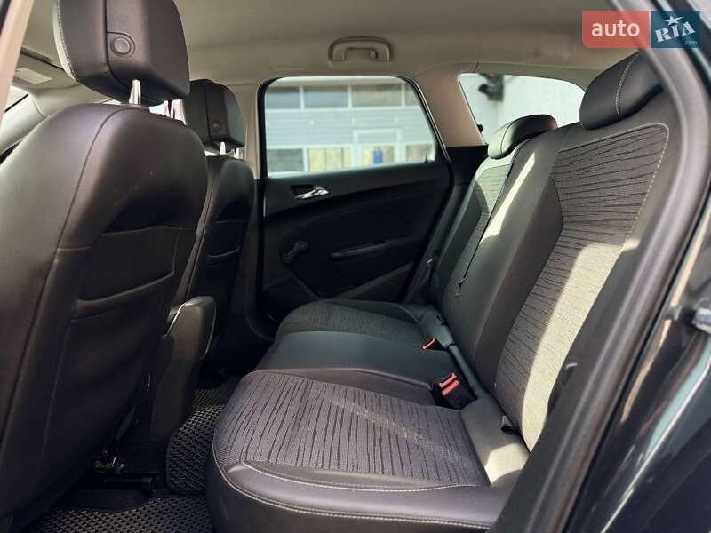 Универсал Opel Astra 2015 в Луцке
