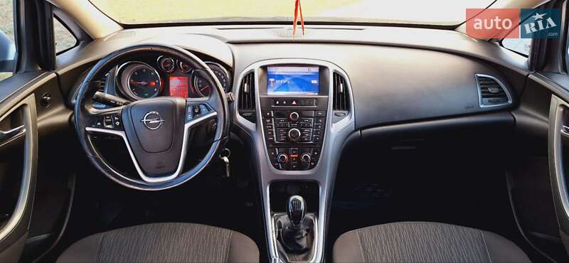 Универсал Opel Astra 2014 в Днепре