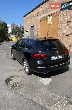 Универсал Opel Astra 2012 в 