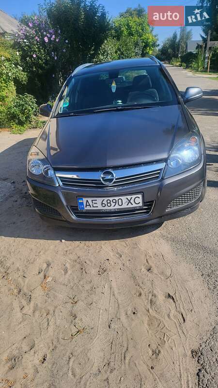 Универсал Opel Astra 2010 в Днепре
