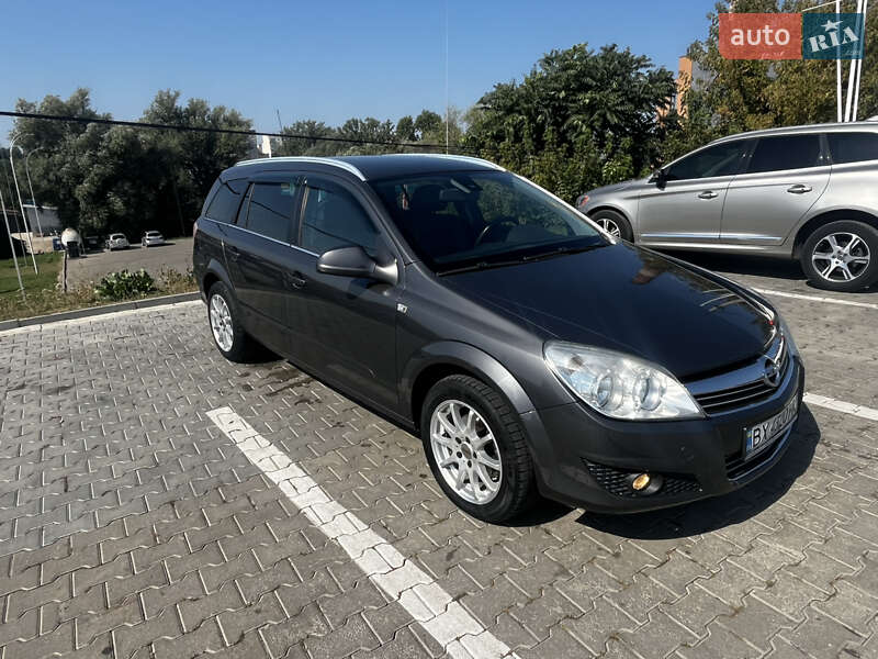 Универсал Opel Astra 2010 в Каменец-Подольском