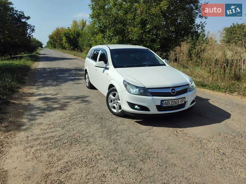 Opel Astra 2011
