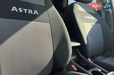 Универсал Opel Astra 2011 в 