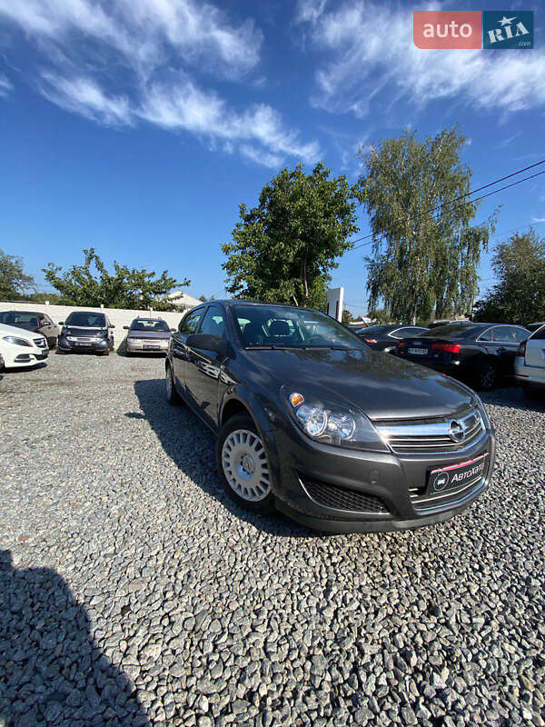 Хэтчбек Opel Astra 2009 в Дергачах
