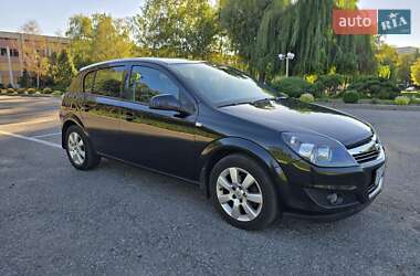 Хэтчбек Opel Astra 2012 в 