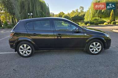Хэтчбек Opel Astra 2012 в 