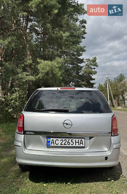 Универсал Opel Astra 2010 в 