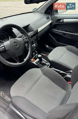 Универсал Opel Astra 2010 в 