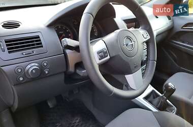 Универсал Opel Astra 2010 в 