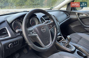 Универсал Opel Astra 2012 в 