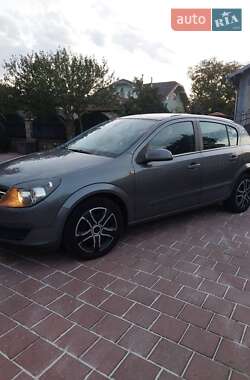 Хэтчбек Opel Astra 2006 в Тысменице