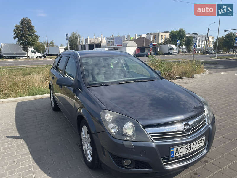 Універсал Opel Astra 2009 в Луцьку