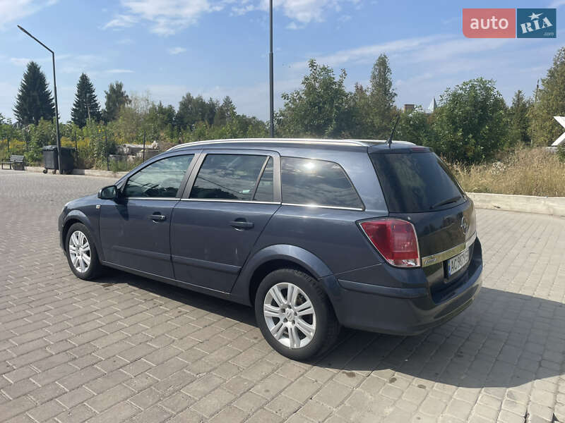 Універсал Opel Astra 2009 в Луцьку