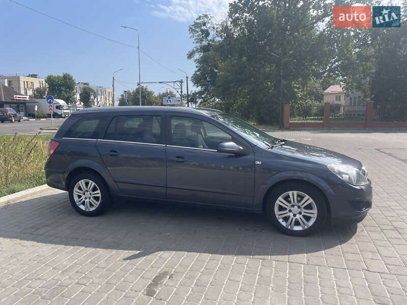 Універсал Opel Astra 2009 в Луцьку