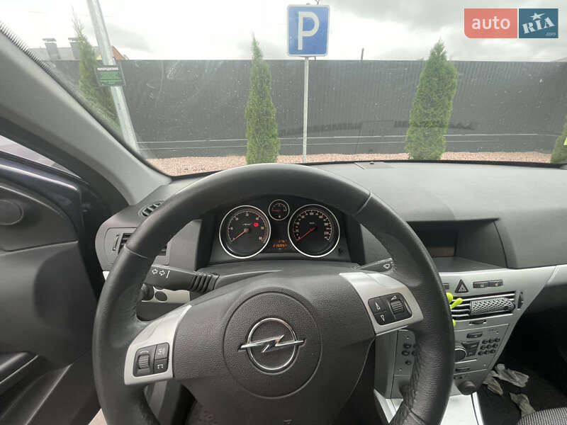 Універсал Opel Astra 2009 в Луцьку