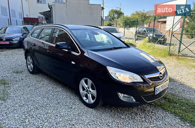 Универсал Opel Astra 2012 в 