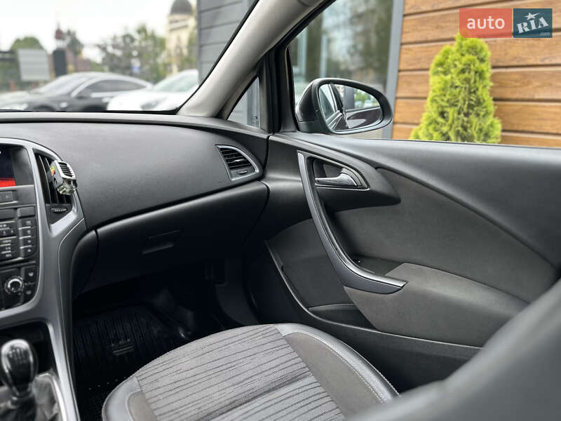 Универсал Opel Astra 2014 в Шептицькому