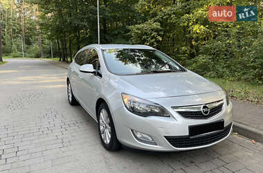 Універсал Opel Astra 2012 в Львові