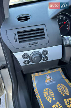 Универсал Opel Astra 2006 в 