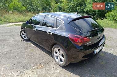 Хэтчбек Opel Astra 2010 в 