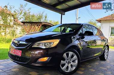 Хетчбек Opel Astra 2013 в 