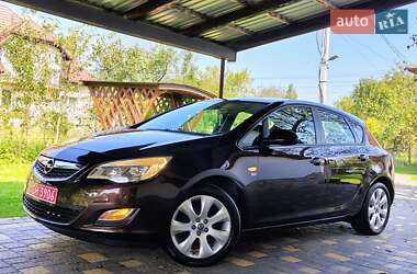 Хетчбек Opel Astra 2013 в 