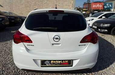 Хэтчбек Opel Astra 2011 в 