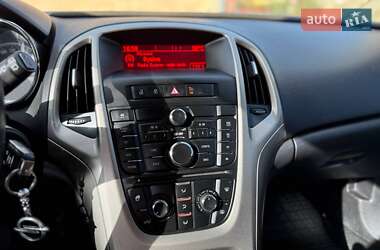 Хэтчбек Opel Astra 2011 в 