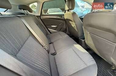 Хэтчбек Opel Astra 2011 в 