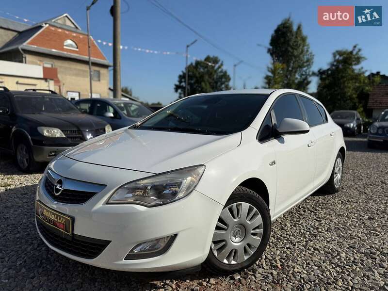 Opel Astra 2011