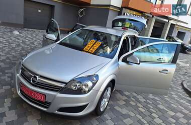 Универсал Opel Astra 2010 в 