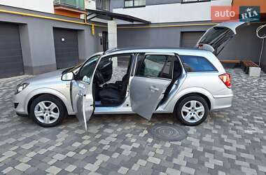 Универсал Opel Astra 2010 в 